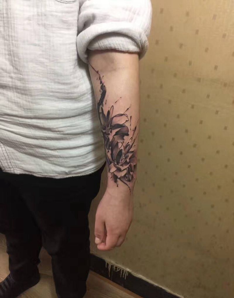 水墨花纹身图片_