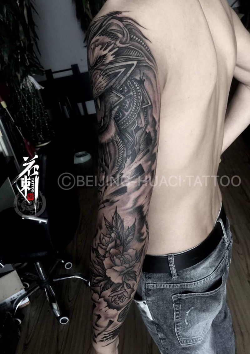 三天连续扎完花臂遮盖纹身图片_成品手臂欧美写实动物纹身图案