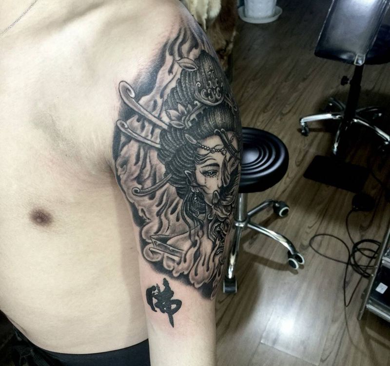 大臂艺妓！纹身图片_手臂传统人物纹身图案