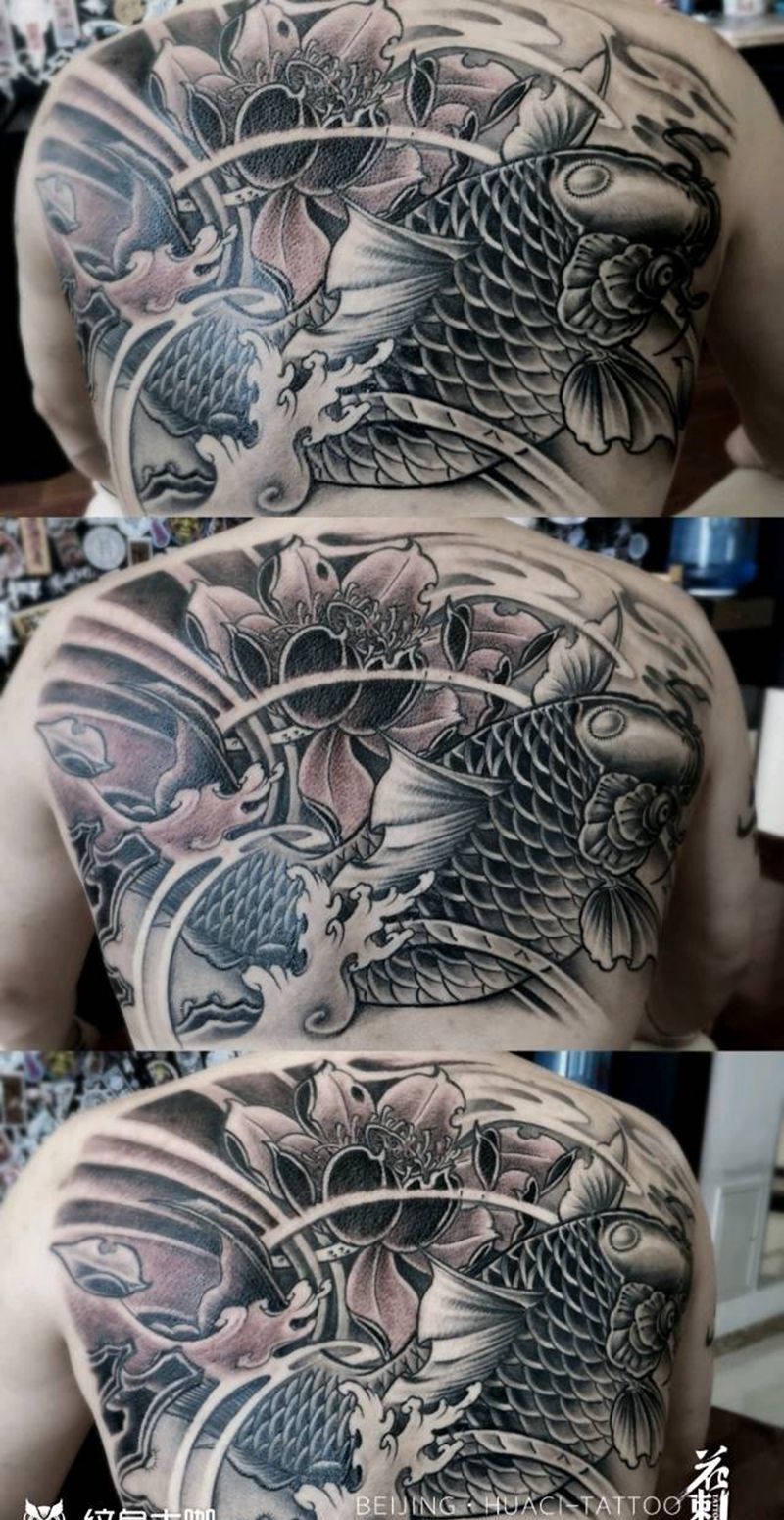 大鲤子纹身图片_背部新传统纹身图案