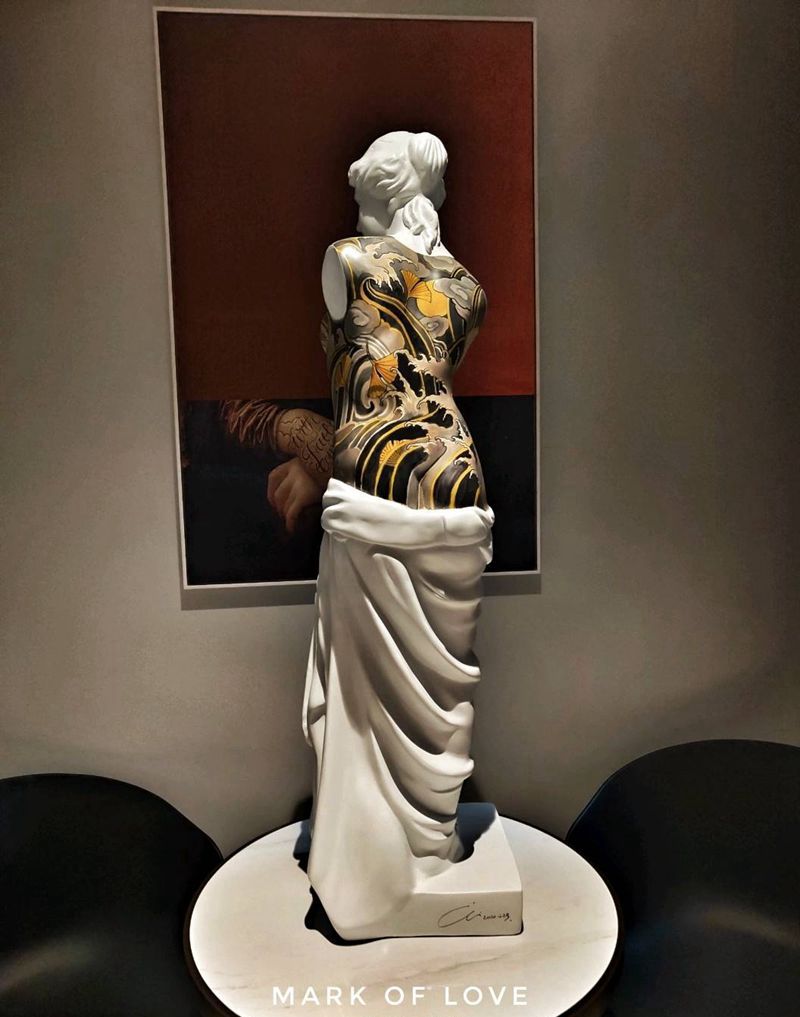 白天作图，晚上创作纹身图片_背部老传统纹身图案