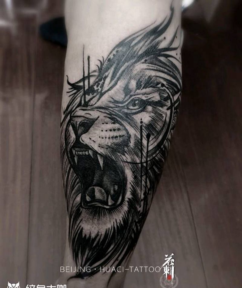 小腿雄狮纹身图片_腿部欧美写实水墨狮子雄狮纹身图案