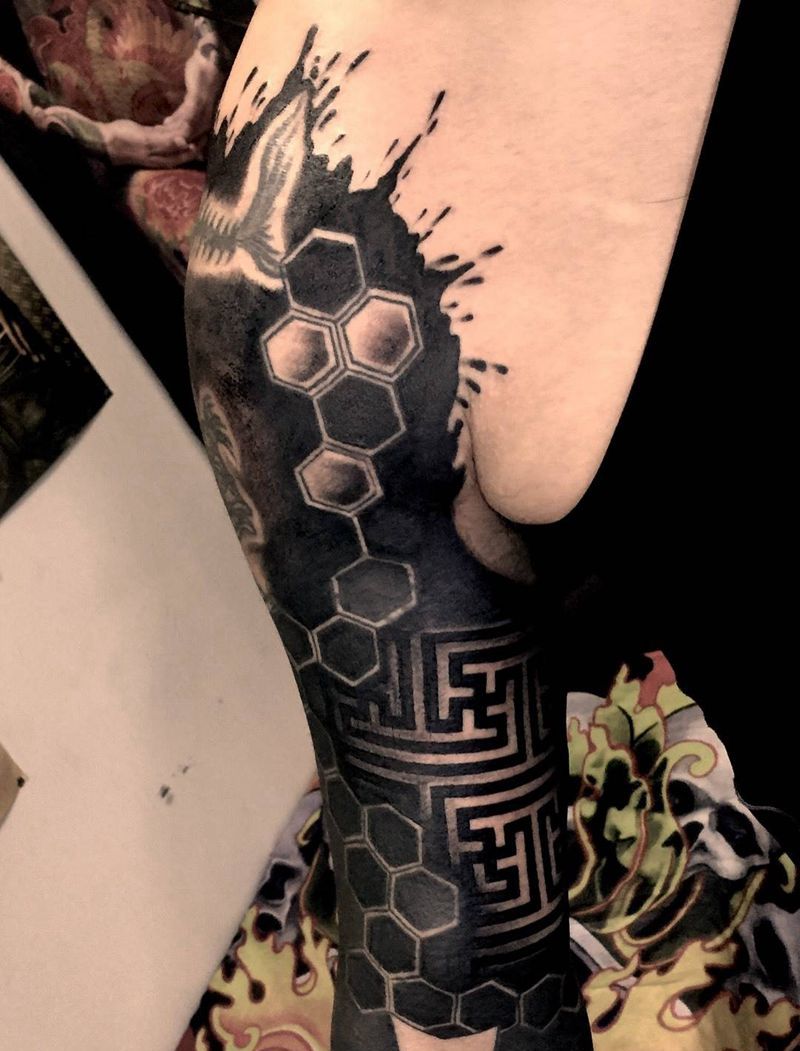 今日工作黑臂修改添加未完成纹身图片_手臂欧美纹身图案