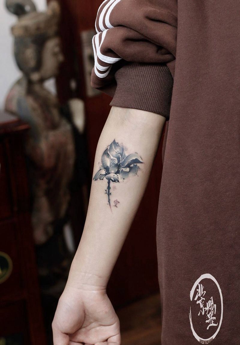 水墨荷花纹身图片_