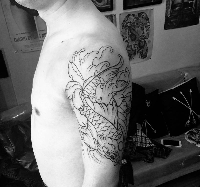 今日工作大臂鲤鱼割线纹身图片_