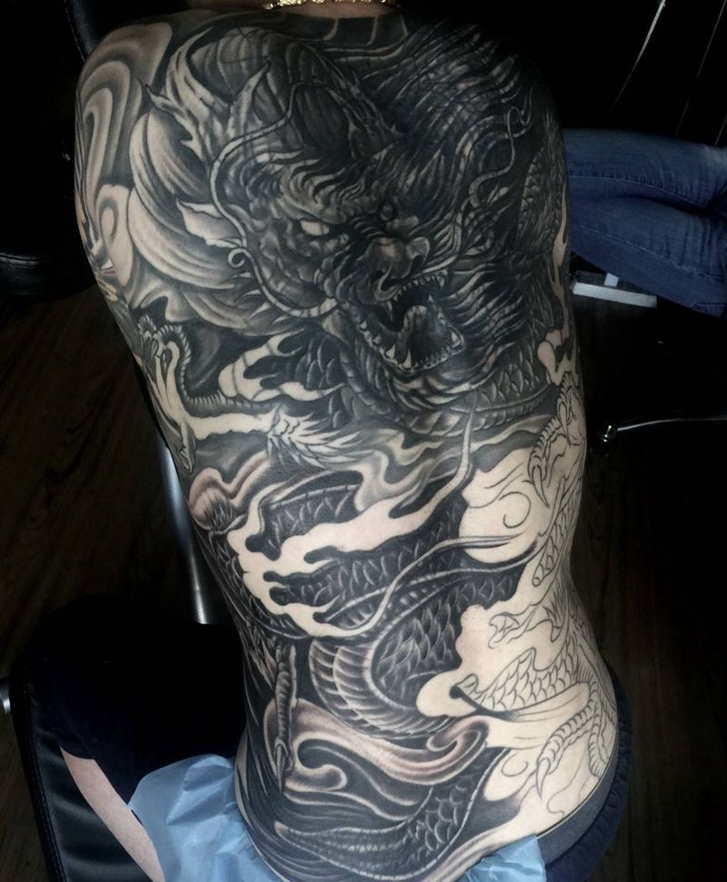 满背遮盖未完成!纹身图片_传统背部动物纹身图案