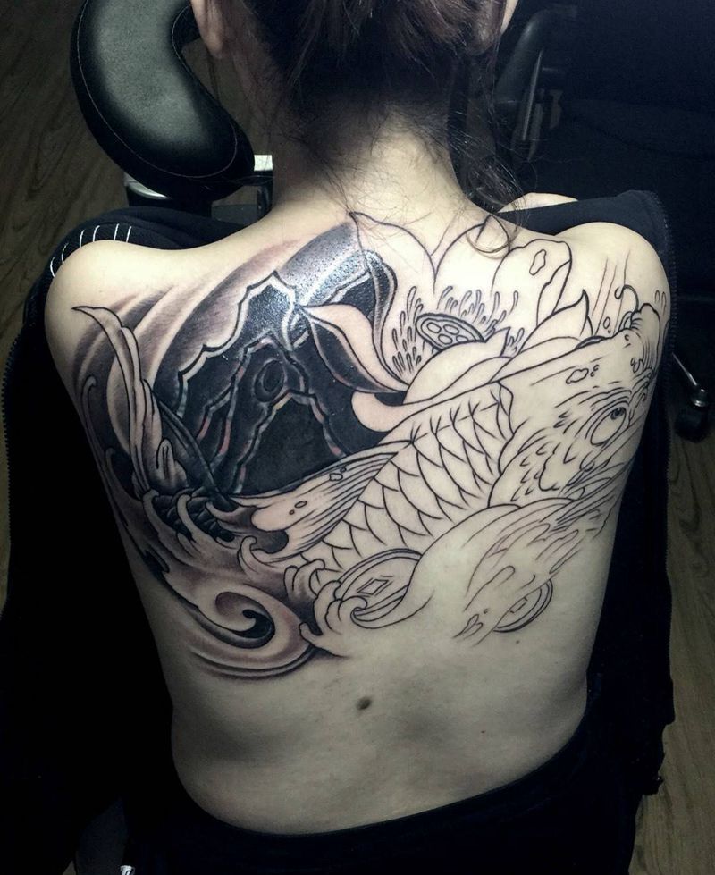 今日工作半背遮盖未完成纹身图片_背部传统植物动物纹身图案