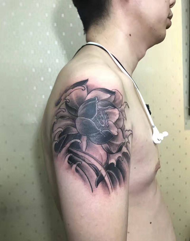 遮盖荷花纹身图片_