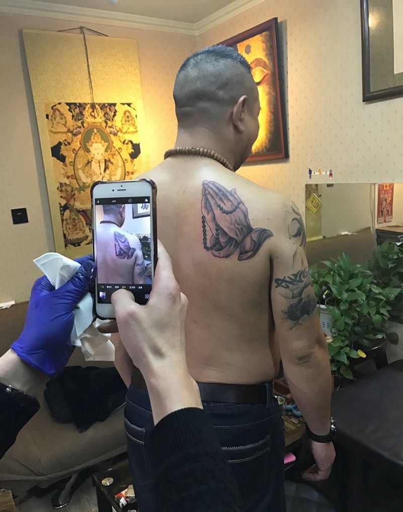 祈祷之手纹身图片_