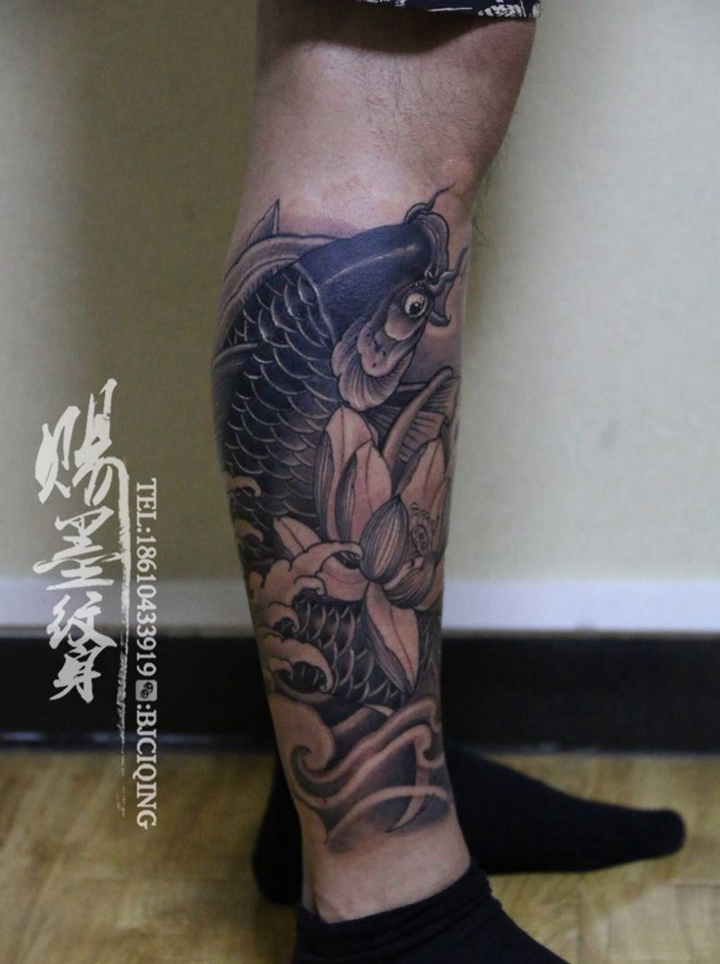 小腿鲤鱼纹身图片_新传统纹身图案