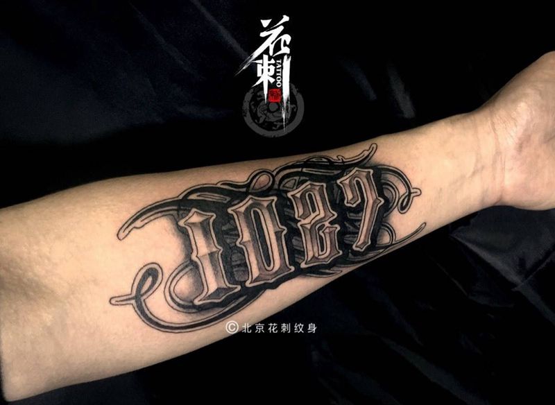 花体字1027纹身图片_手臂清新字符图腾纹身图案