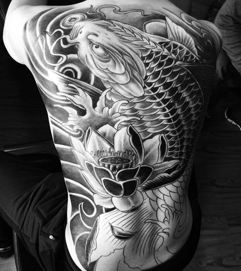 今日工作满背鲤鱼遮盖未完成纹身图片_