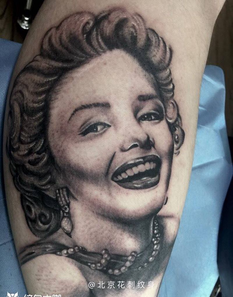 玛丽莲梦露纹身图片_成品腿部欧美写实人物纹身图案