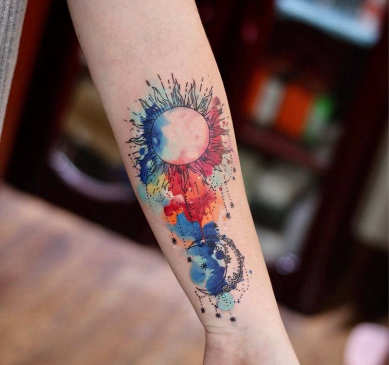 水彩纹身太阳纹身图片_手臂水彩水墨太阳月亮纹身图案