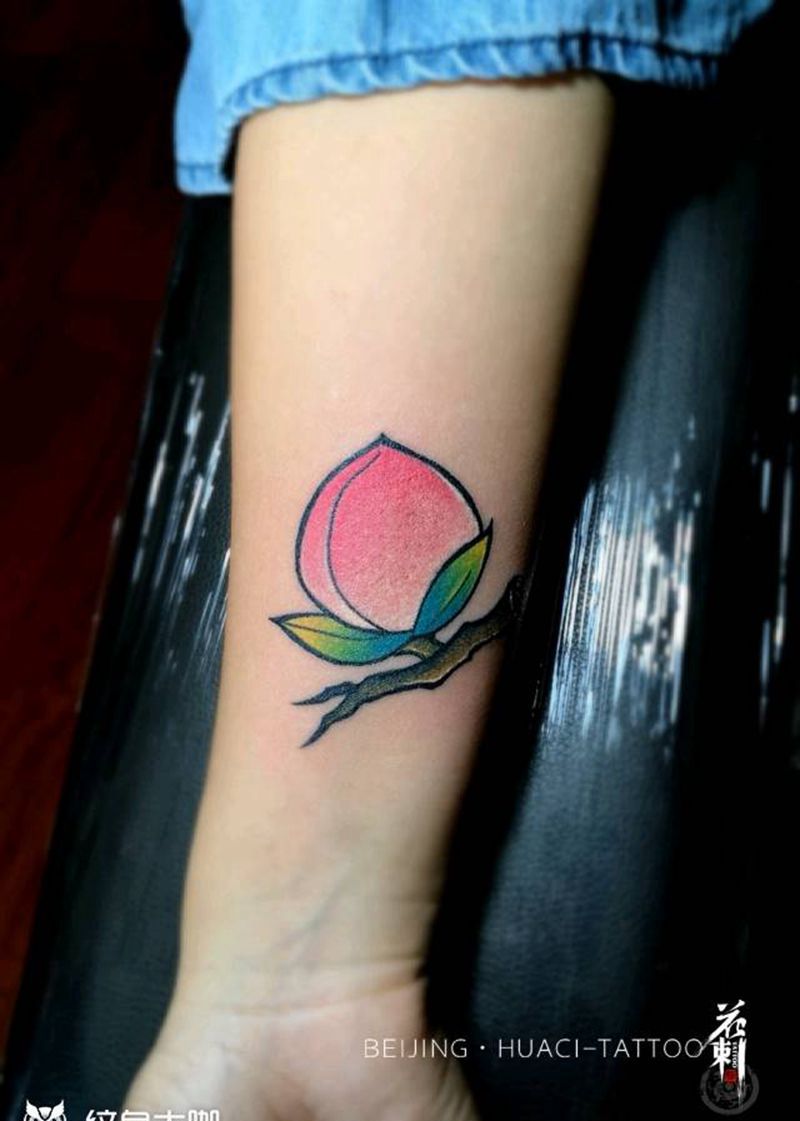 仙桃纹身图片_手臂New School水彩蜜桃仙桃纹身图案