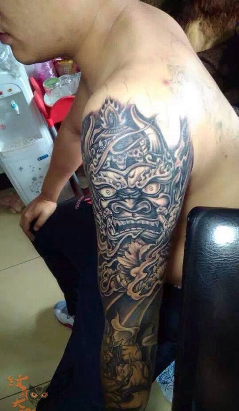 花臂半甲未完成纹身图片_