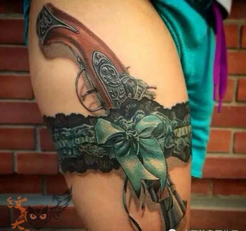 蕾丝大腿纹身图片_