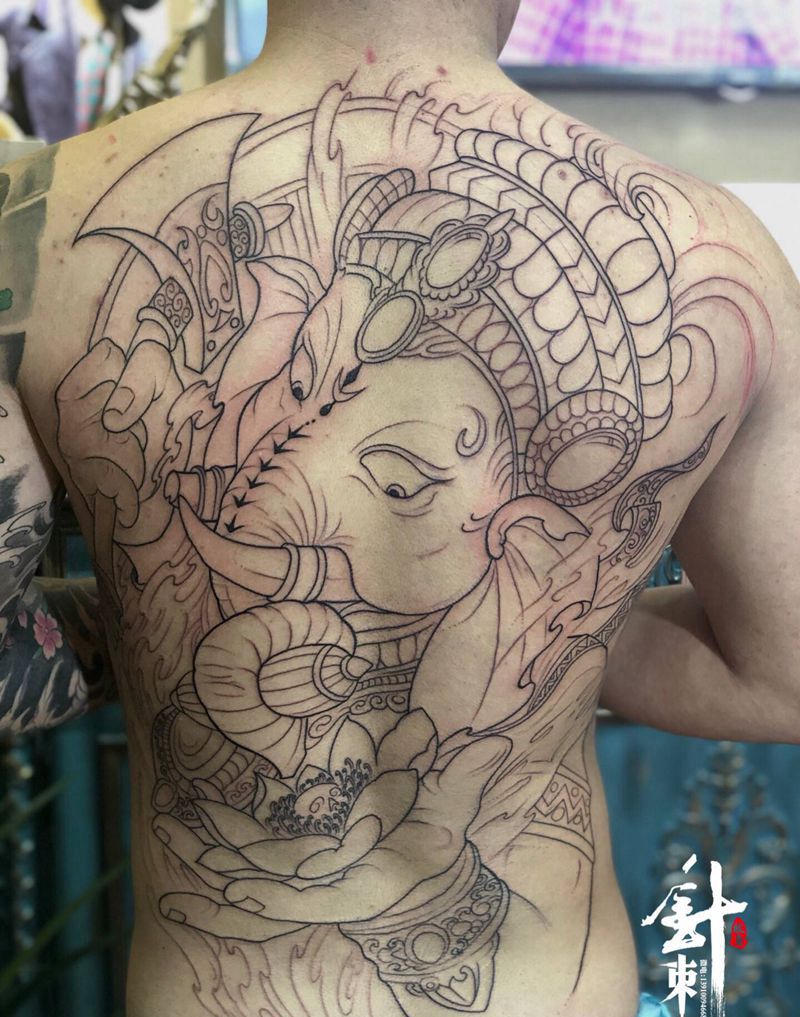 象神纹身图片_背部新传统纹身图案