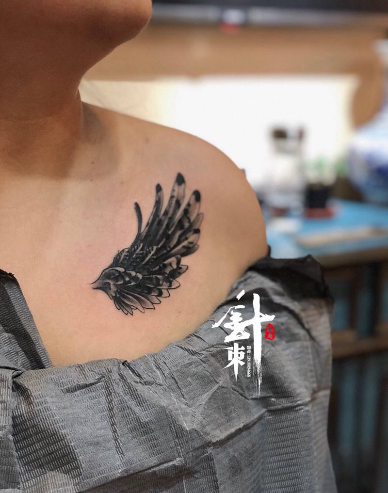 翅膀（遮盖）纹身图片_胸部水墨纹身图案