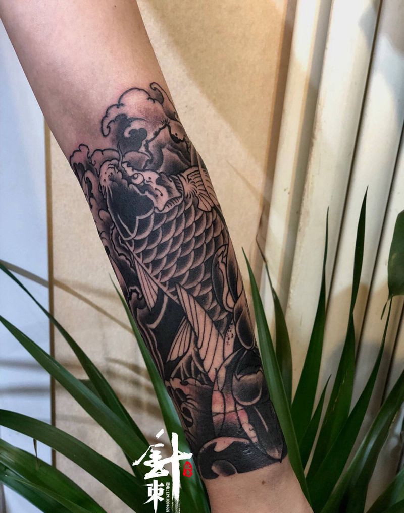 鲤鱼象神（遮盖）纹身图片_手臂新传统纹身图案