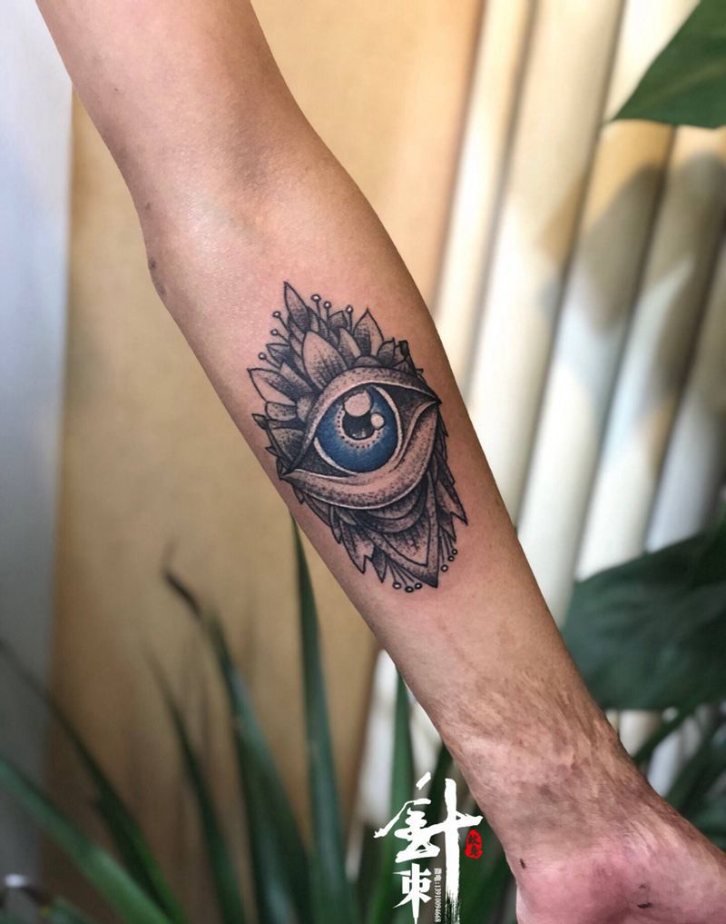 眼睛纹身图片_手臂点刺纹身图案