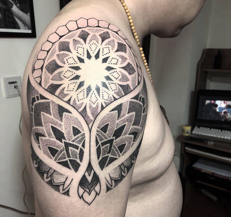 点刺纹身图片_手臂点刺几何纹身图案