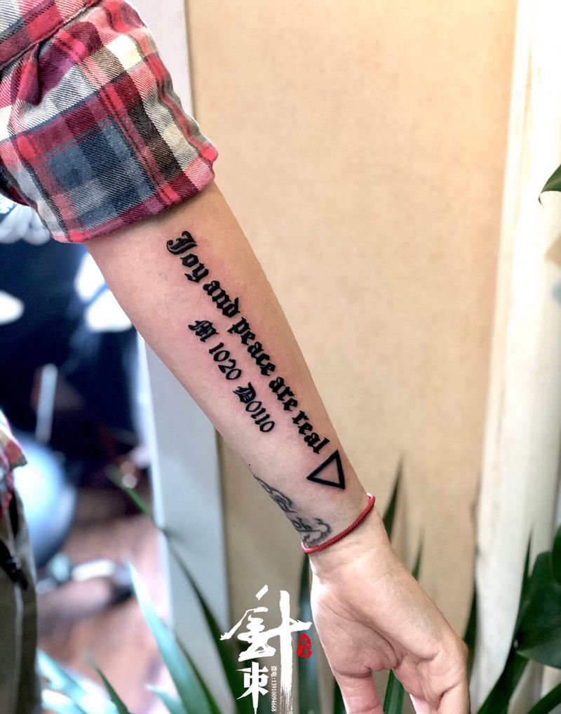 英文纹身图片_手部纹身图案