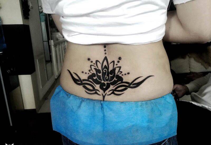 辉子今日作品纹身图片_腰部图腾纹身图案