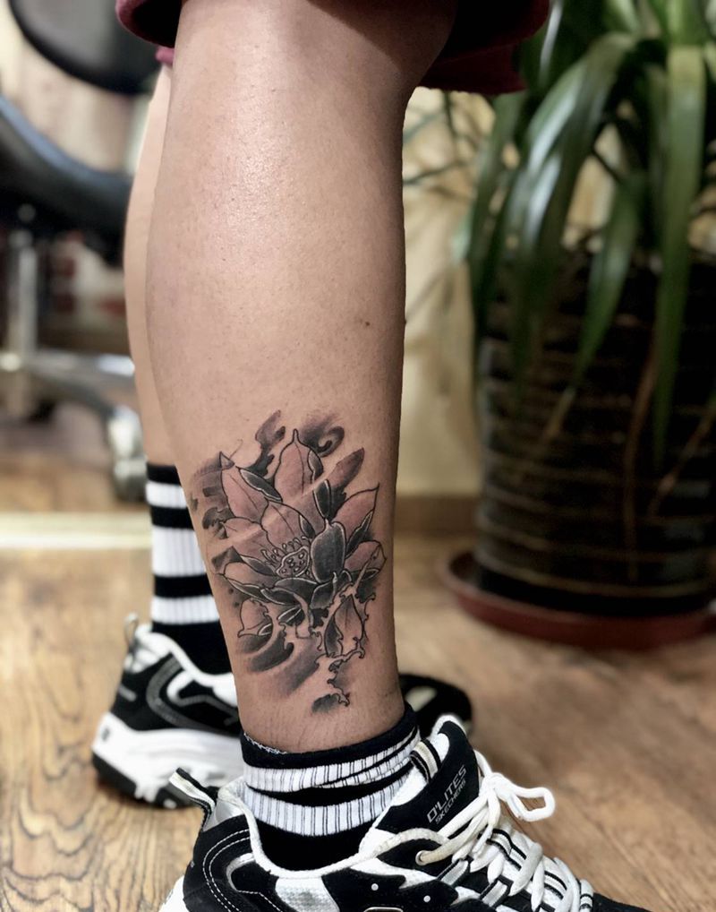 荷花纹身图片_腿部新传统纹身图案