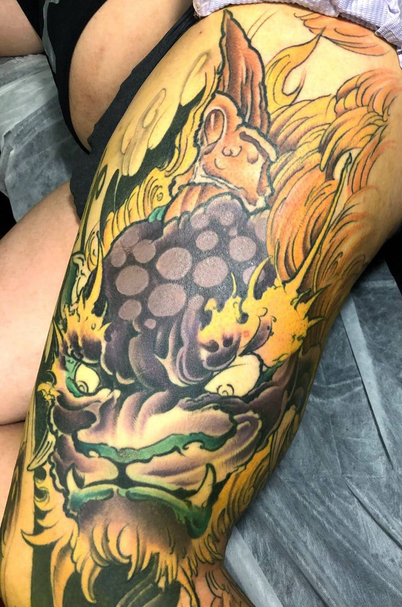 狮子纹身图片_腿部新传统狮子,貔貅纹身图案