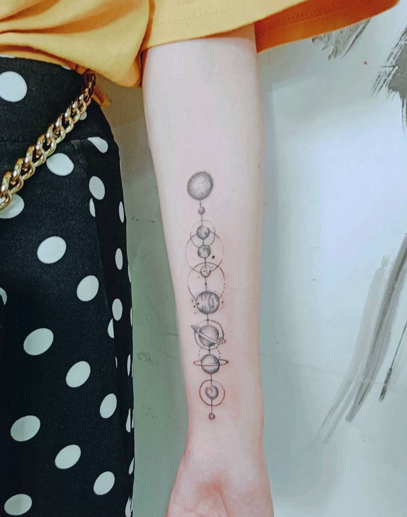 点刺星球纹身图片_手臂几何点刺纹身图案