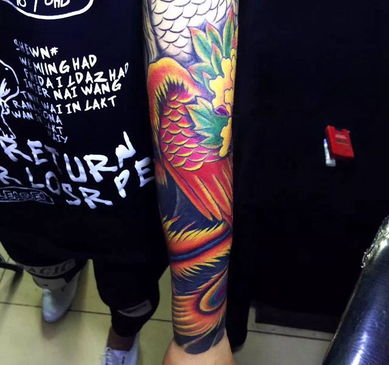 花臂彩色凤凰 未完待续纹身图片_