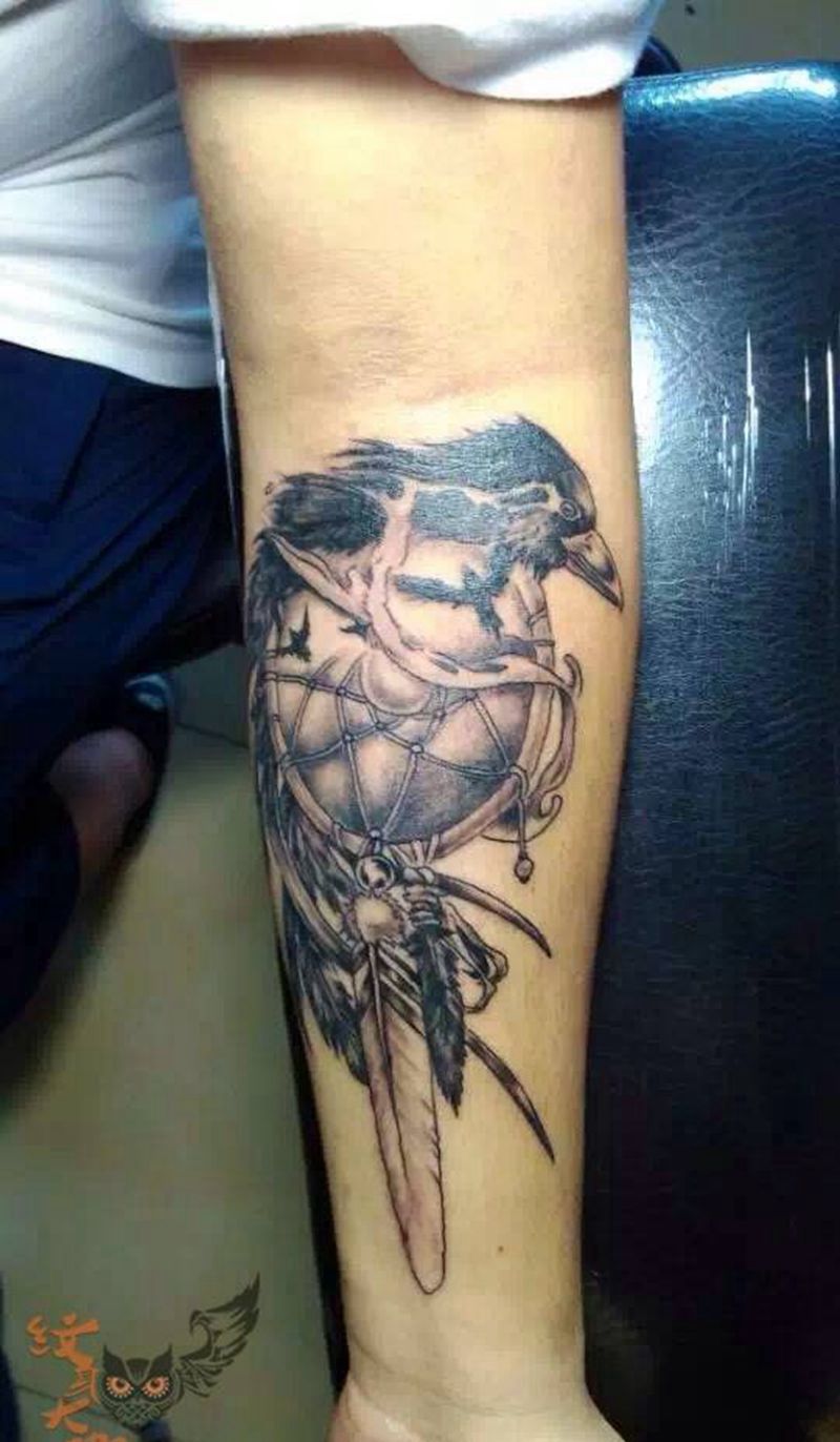 欧美乌鸦捕梦网！纹身图片_成品手臂欧美动物纹身图案