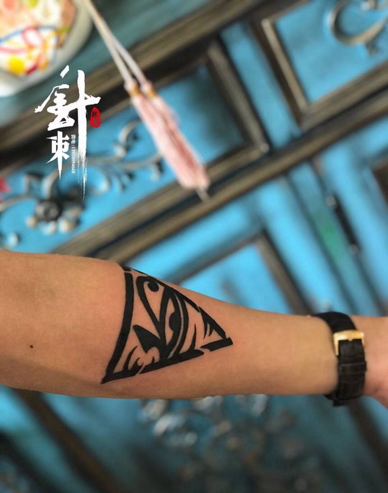 荷鲁斯之眼纹身图片_