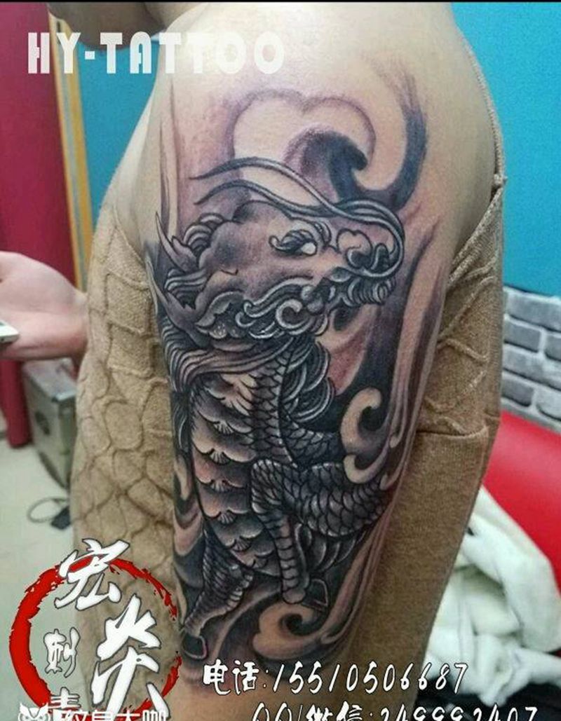 大臂麒麟纹身图片_肩部手臂传统习俗国画动物鬼神宗教成品纹身图案