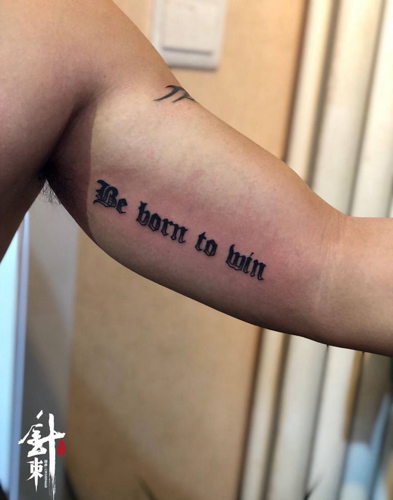 渐变字母纹身图片_