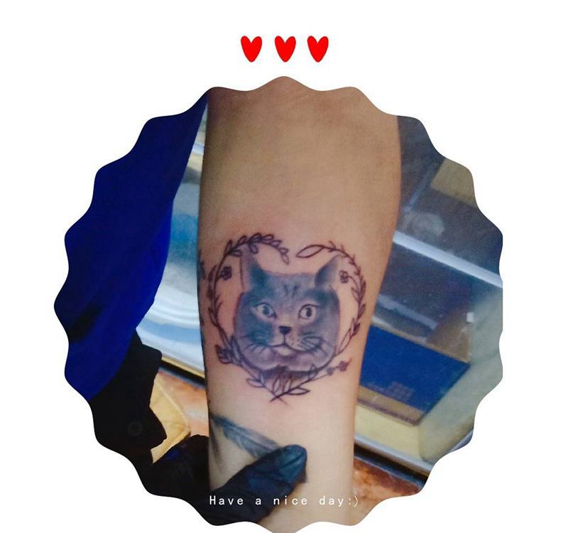 猫咪纹身图片_手臂水彩纹身图案