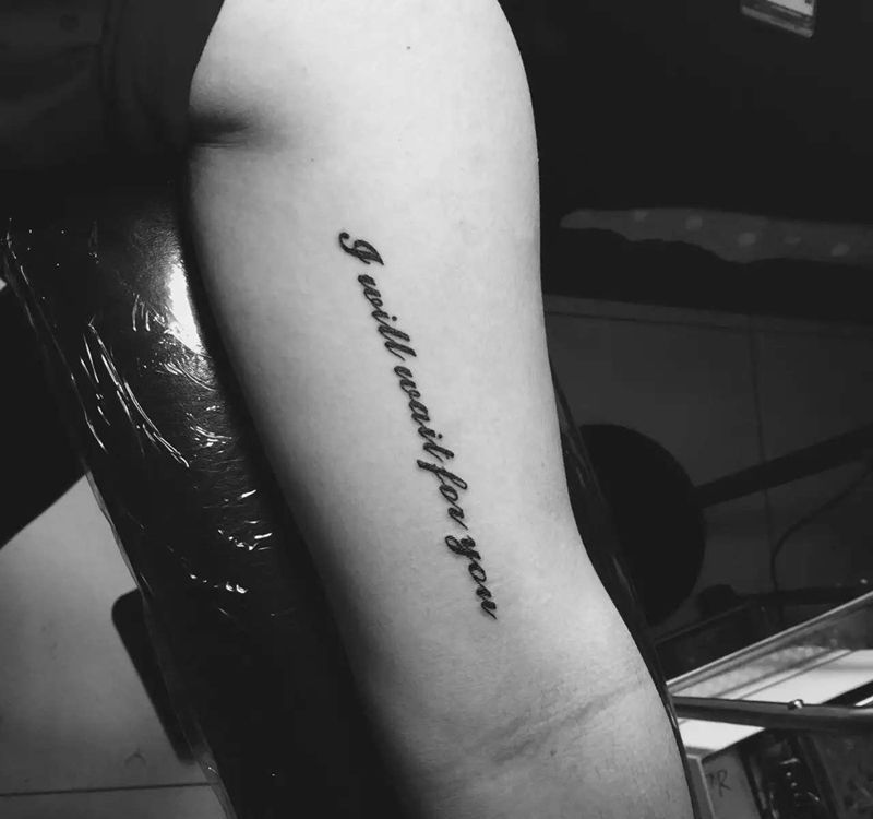 大臂内测纹身图片_