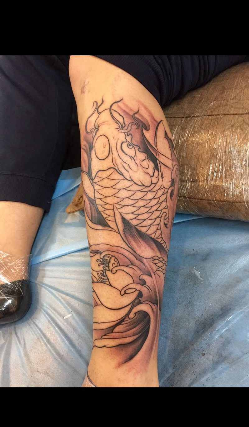 鲤鱼线条纹身图片_