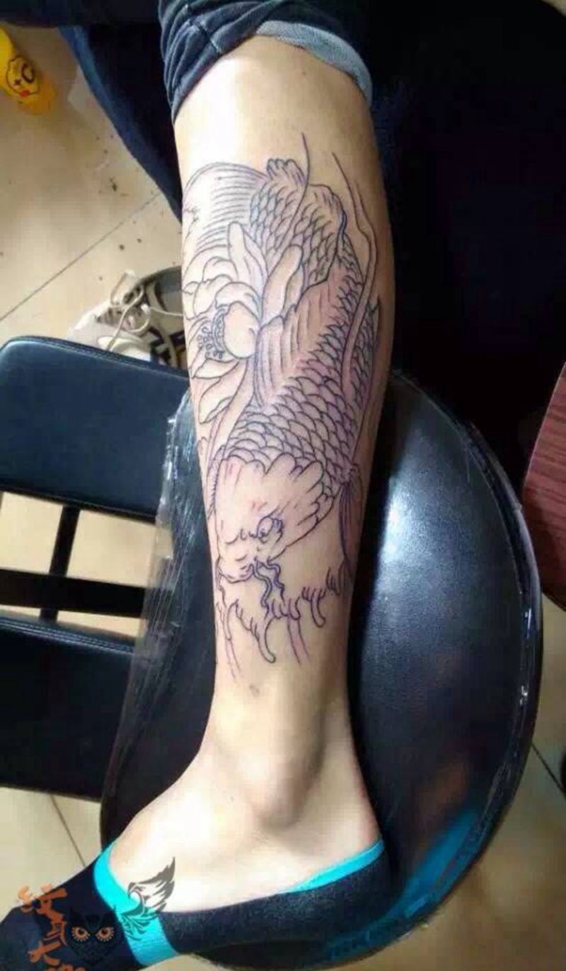 小腿鲤鱼纹身图片_