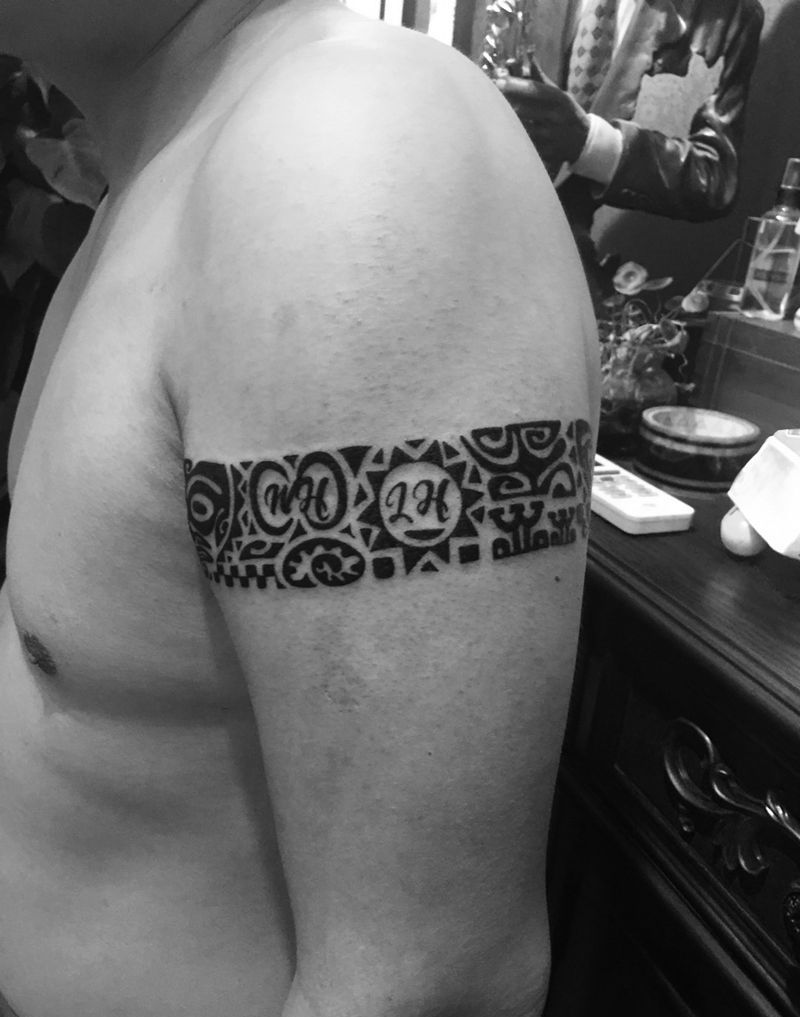 图腾臂环纹身图片_