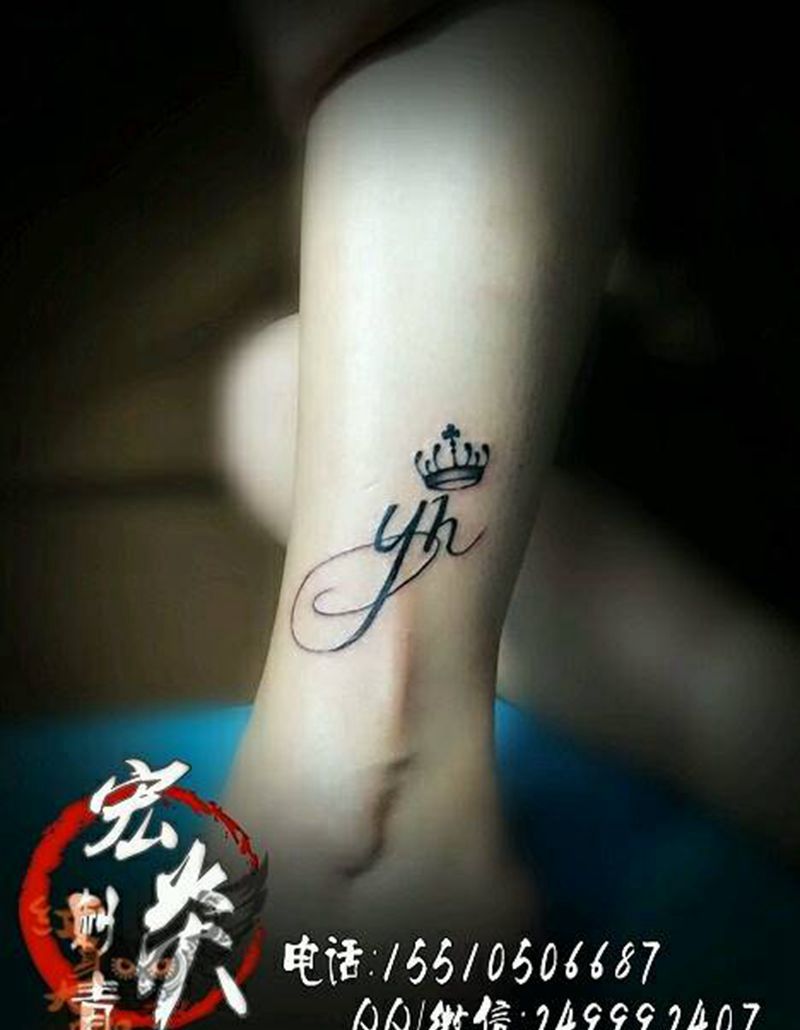 英文小皇冠纹身图片_脚部清新字符纹身图案
