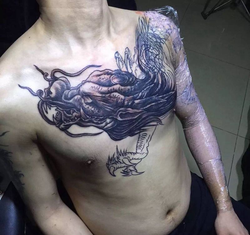 遮盖过肩龙纹身图片_