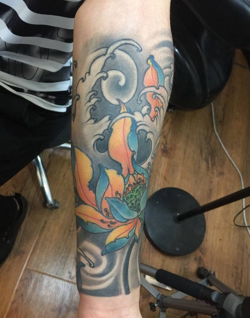 荷花水浪包小臂纹身图片_