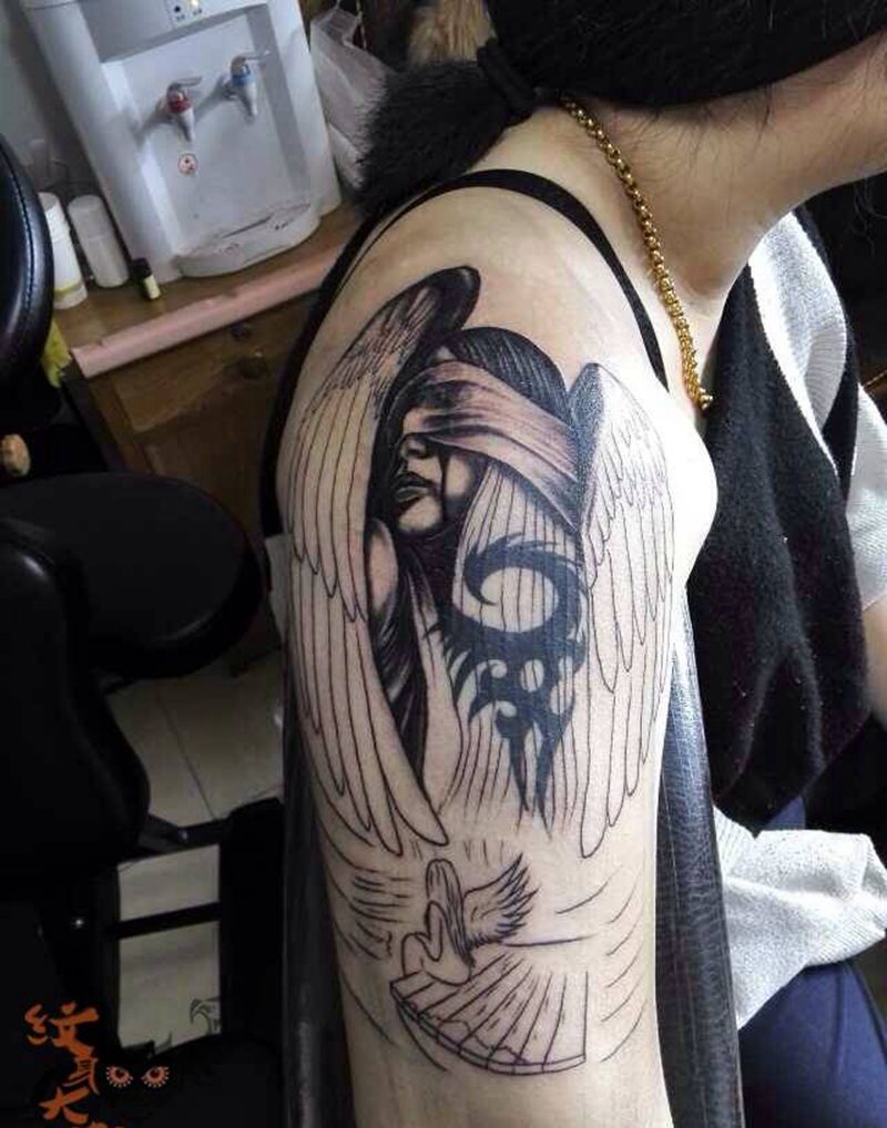 大臂遮盖纹身图片_