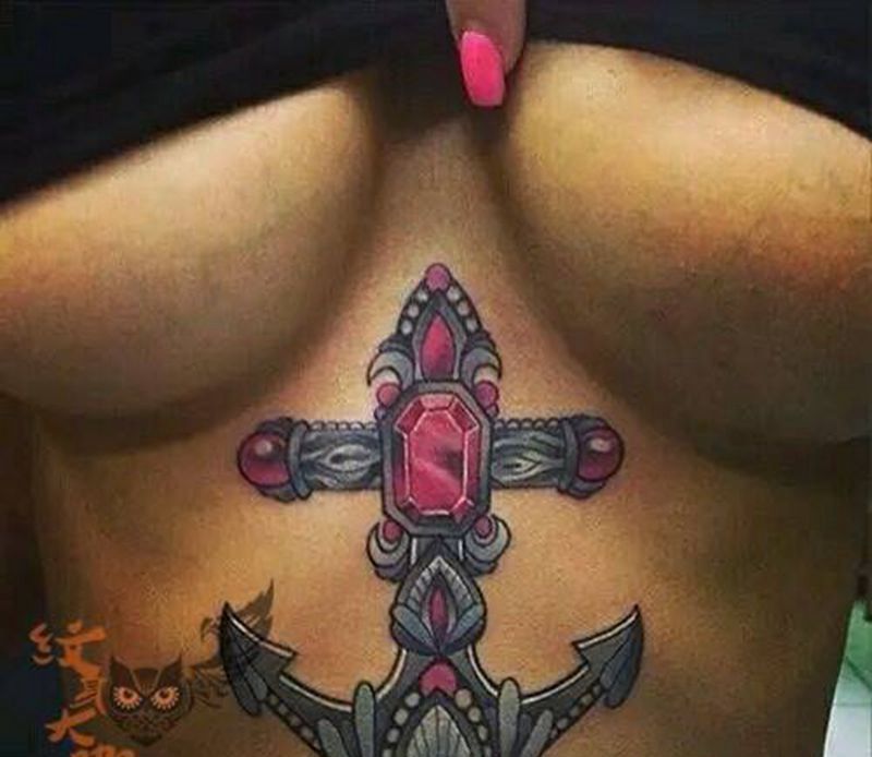 色彩花胸纹身图片_