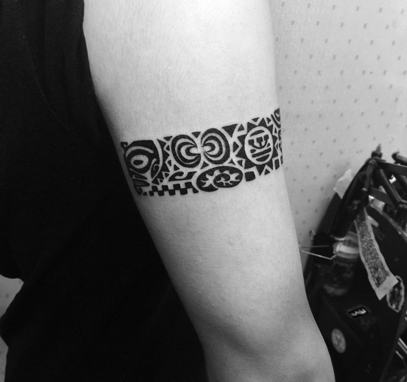图腾臂环纹身图片_