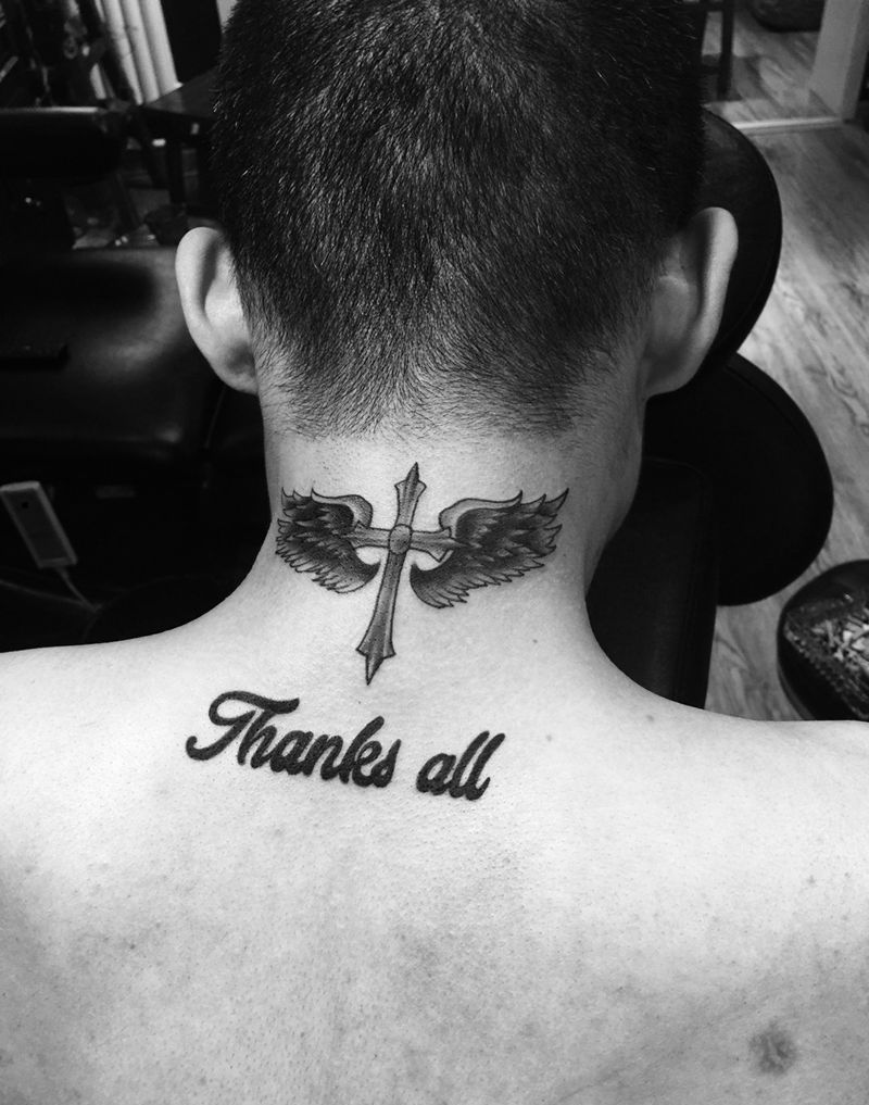 十字翅膀纹身图片_