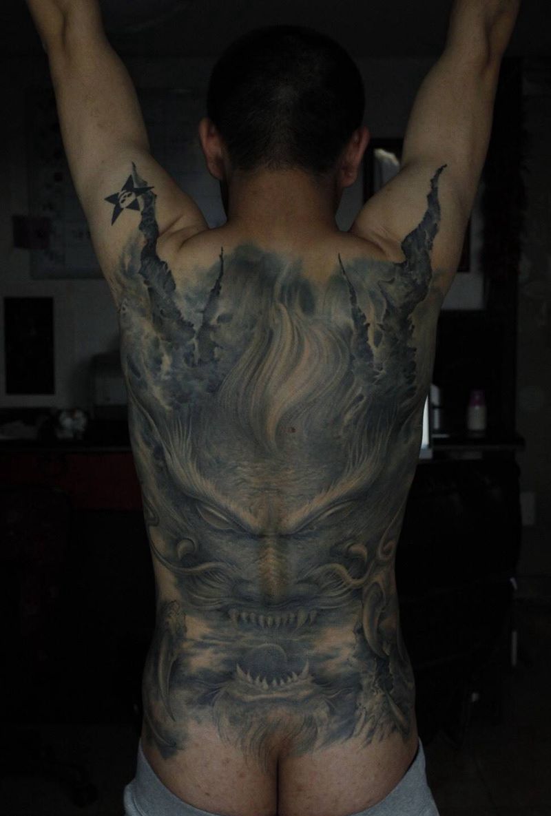 青花巨龙纹身图片_欧美写实国画传统动物原创成品背部纹身图案
