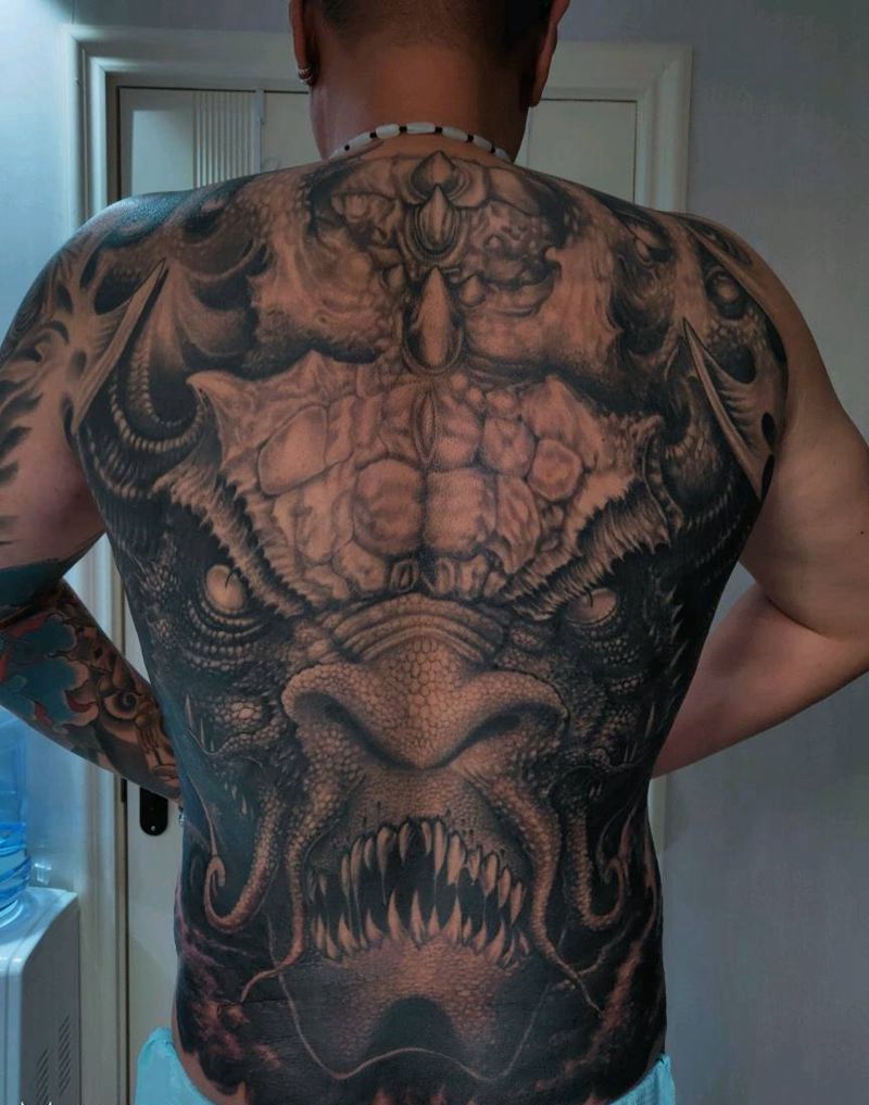 全方位细节展示纹身图片_背部欧美写实龙纹身图案